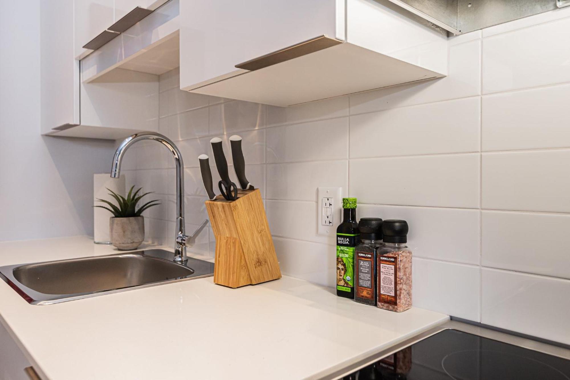 Wonderful New Studio Close To Mount Royal By Den Stays Montréal Quarto foto